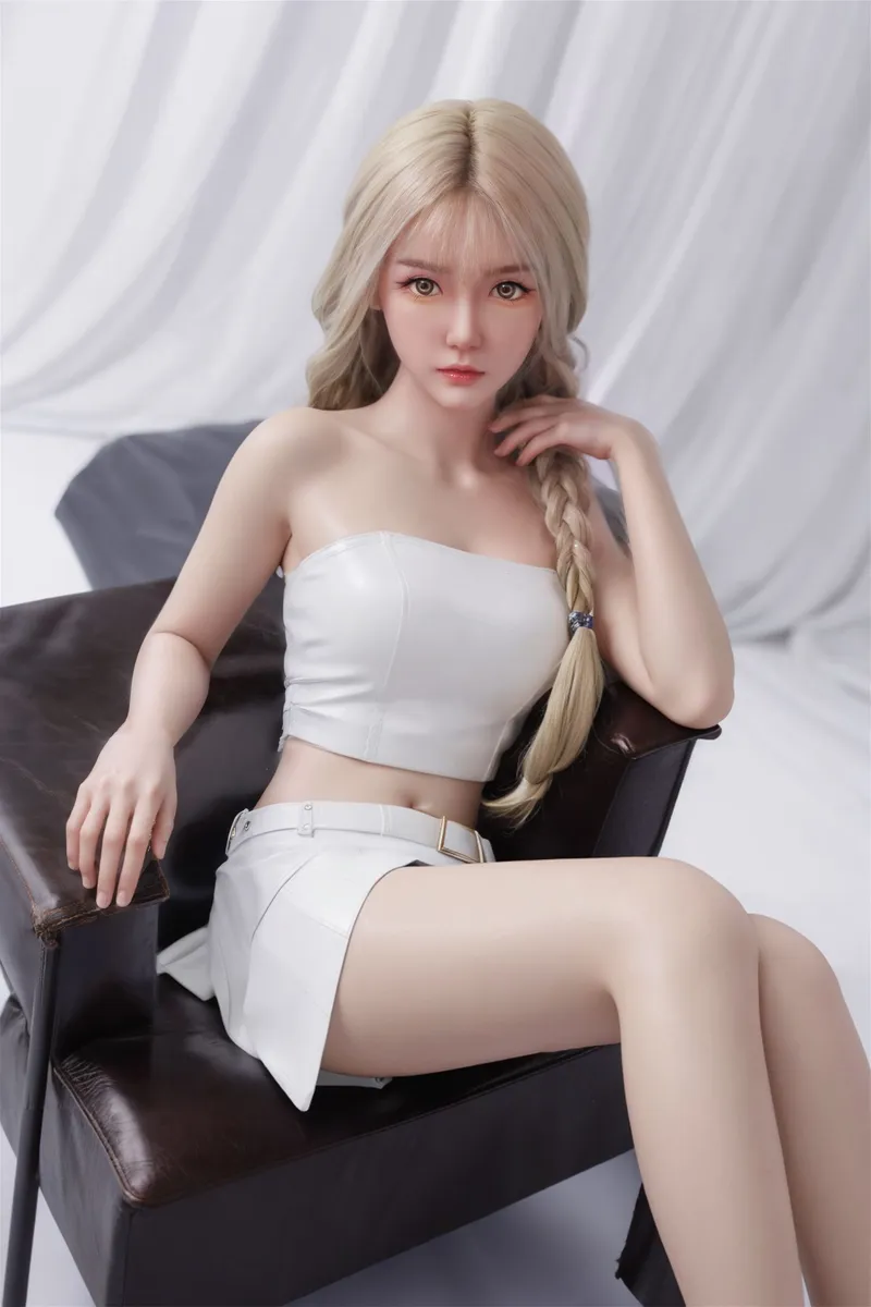 Curvy 166C Doll · Head 012